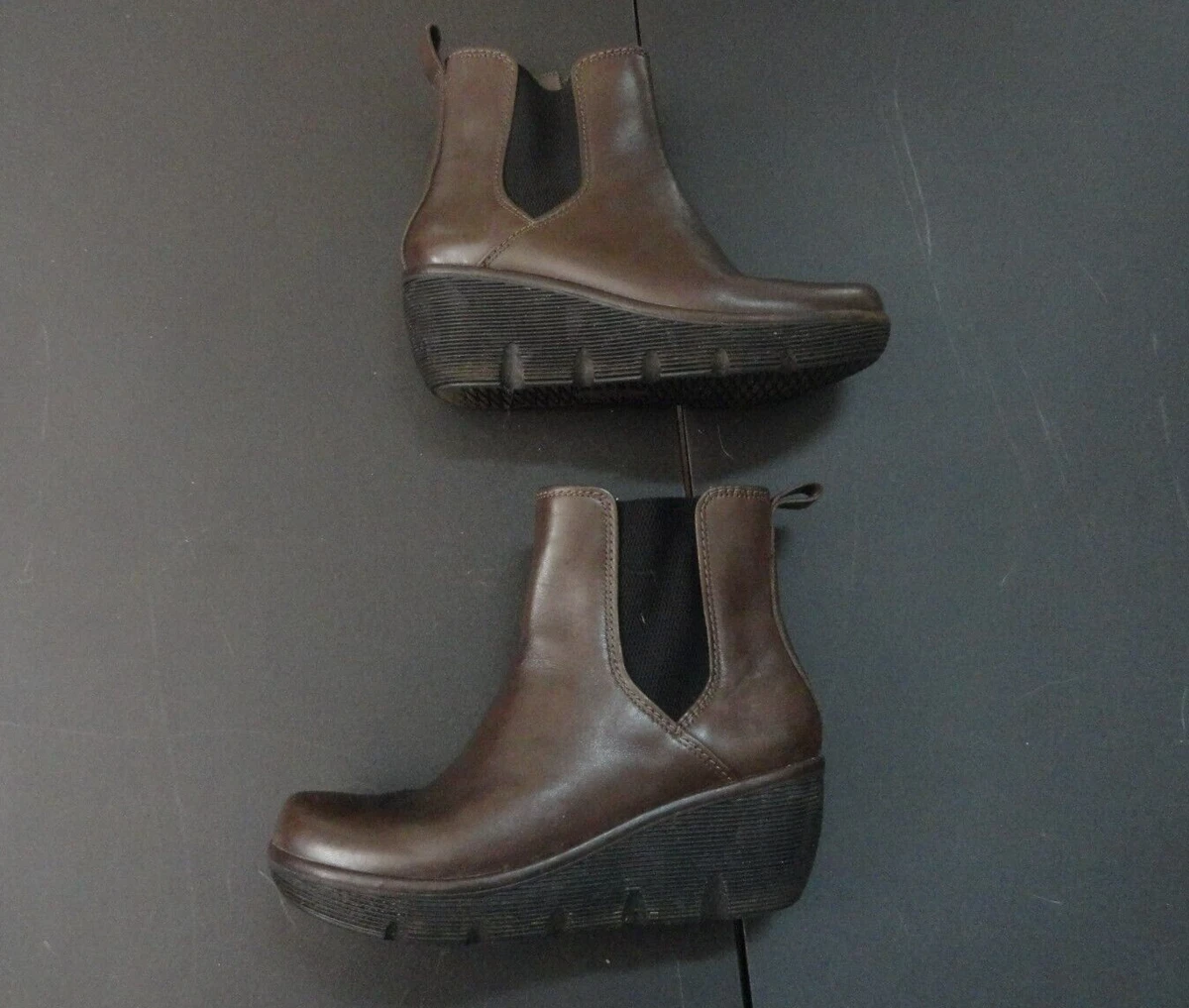 CLARKS Artisan Women s 8.5 B Brown Leather Clarene Surf Boot 2.5