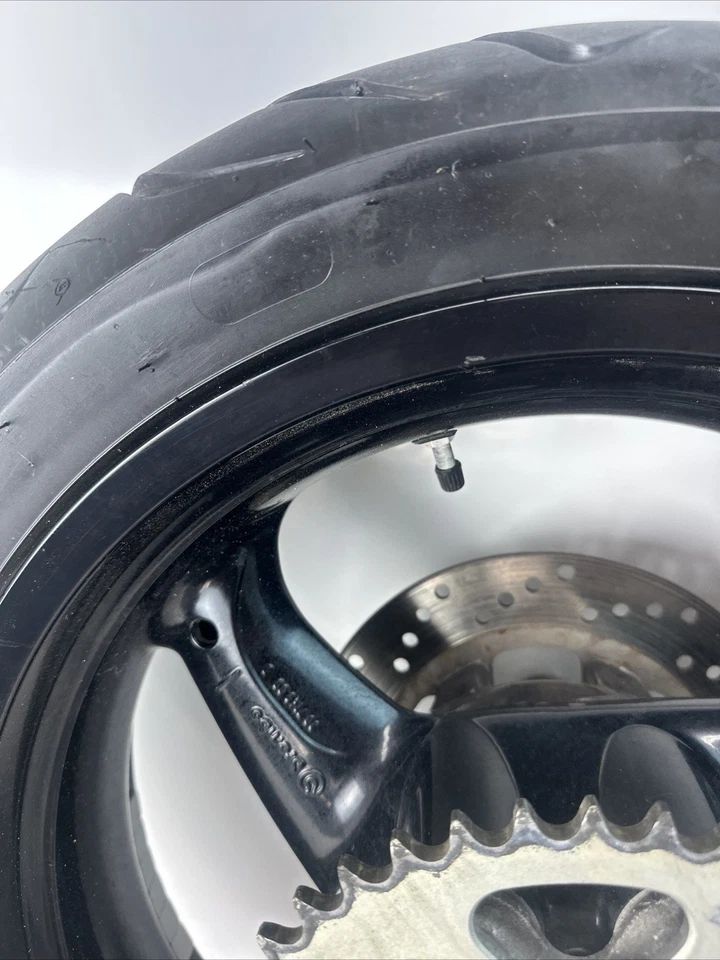 2001 DUCATI 750 SS OEM ЗАДНИЙ ОБОД ЗАДНЕГО КОЛЕСА С ПРЯМОЙ ЧЕРНОЙ ЗВЕЗДОЧКОЙ РОТОРА ШИНЫ - Изображение 4 из 4