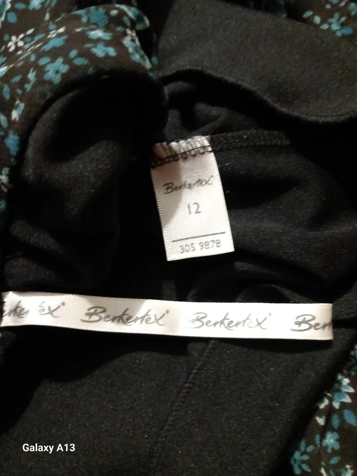 Berkertex Tiered Skirt Size 12. Beautiful Condition. Elasticated Waist. Lined. - Image 4 of 4
