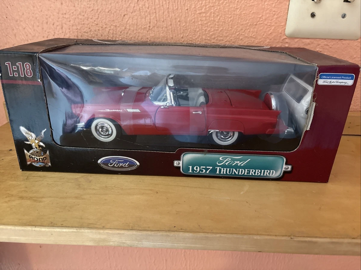 Road Signature Ford Thunderbird Contemporary Manufacture Diecast