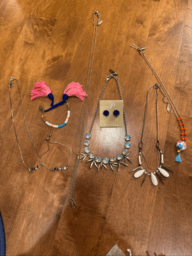 Woman’s huge plunder design, jewelry bundle