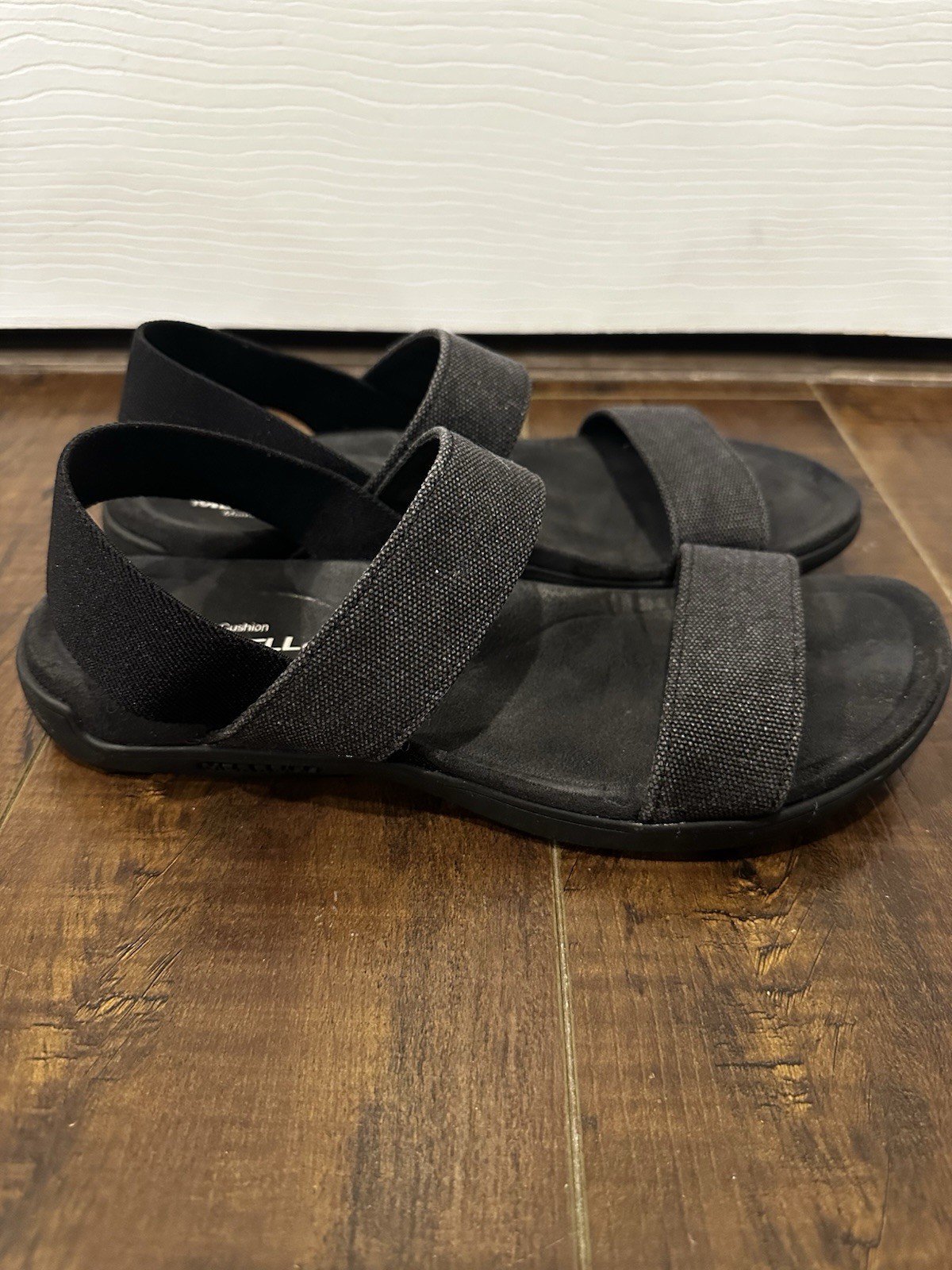 Sandali Merrell Air Cushion Memory Foam Finley con cinturino in tela taglia 8