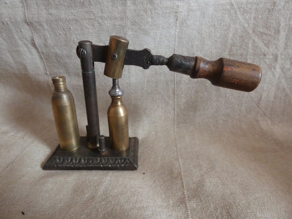 Ancien Sertisseur De Cartouches De Chasse En Fer - Sans Marque - Dans Son Jus
