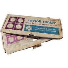 Vintage Vitantonio No. 510 Ravioli Maker Mold Press 10 Large Made USA Box Manual