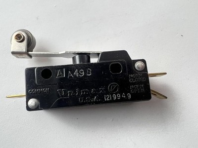 Unimax SPDT Roller Lever Micro Limit Switch 15A 125/250VAC 3/4 HP Made in USA