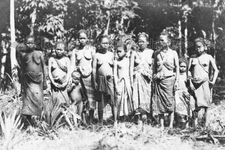 kvv-185 Tribal Women, British Empire Exhibition, Malaya Pavilion 1924. Photo