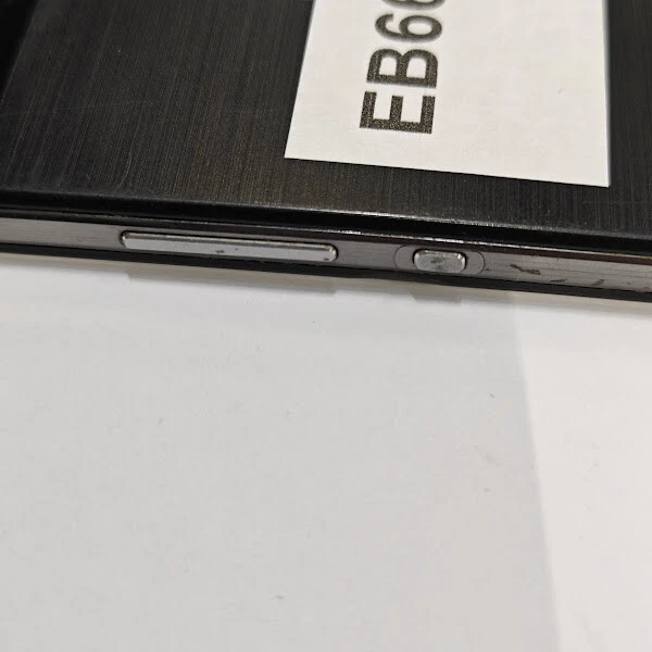 Huawei P8 Lite ALE-L21 - Funzionante, Schermo Rotto, Nessun Accessorio - Immagine 4 di 4