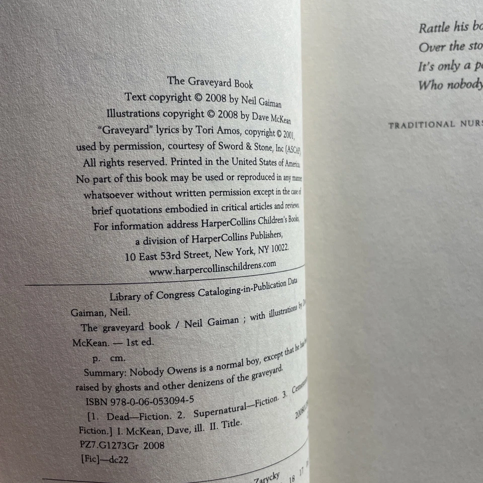 The Graveyard Book by Neil Gaiman (2018, Trade Paperback) Foto 3 de 3