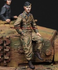 ALPINE MINIATURES 1:35 SET 35224 WWII GERMAN WSS TIGER CREW 1944-45 1 FIGURE 
