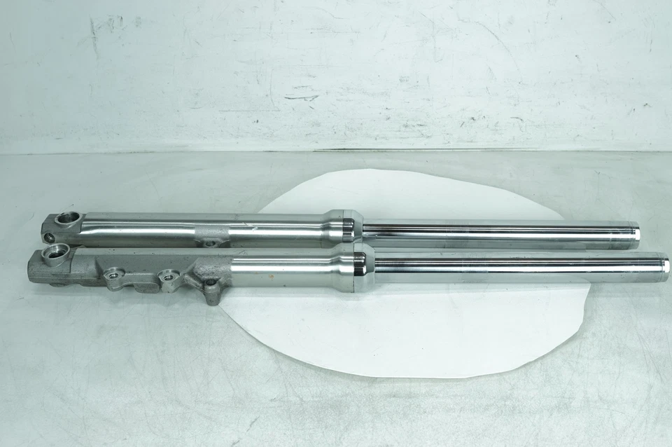 Harley Sportster XL883 2013 SuperLow OEM horquilla delantera izquierda y derecha patas deslizantes Foto 2 de 4