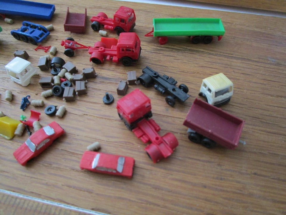 Huge Lot of Z Scale 1/220 Trucks Trailers Cars Vehicles Loads For Train Layout - Image 3 of 4