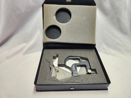 Mitutoyo 547-312 Adjustable Anvil Thickness Flatness Frame