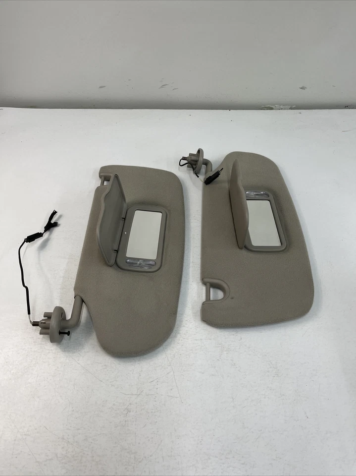 08-10 Juego de parasol Dodge Grand Caravan derecha izquierda con luz OEM gris claro Foto 2 de 4