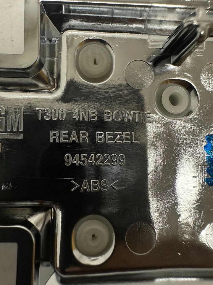 Conjunto de emblema de gravata borboleta dianteira e traseira genuína para Chevrolet Sonic Sedan 1.4L 2017-2020 - Imagem 3 de 4