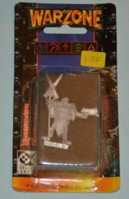 WARZONE Templar Horde Standard Bearer 9686 Mutant Chronicles Miniatur 
