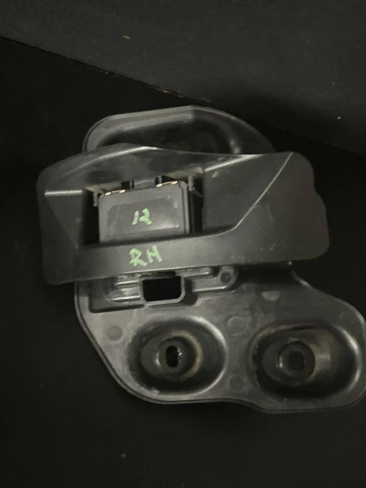 Mercedes Benz CLA250 Blind Spot Radar  Adaptive Cruise Sensor   000 905 52-11 RH - Image 4 of 4