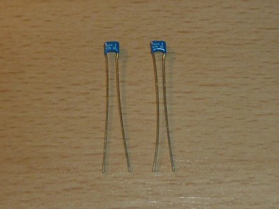 2 Stück Keramik-Kondensatoren 100nF (0,1µF) / 50V / RM 3mm, blau, Siemens X7R