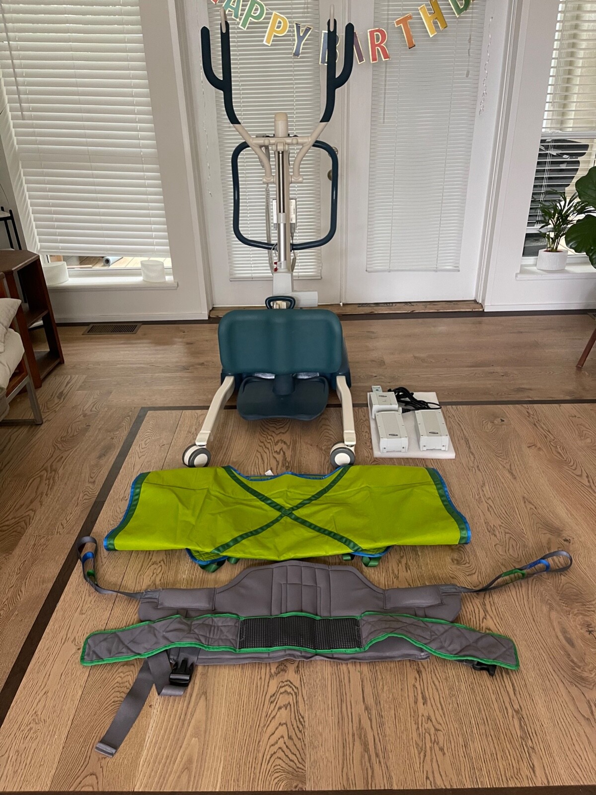 Invacare Roze Stand Up Lift 450lb capacity Heavy Duty Sling Batteries