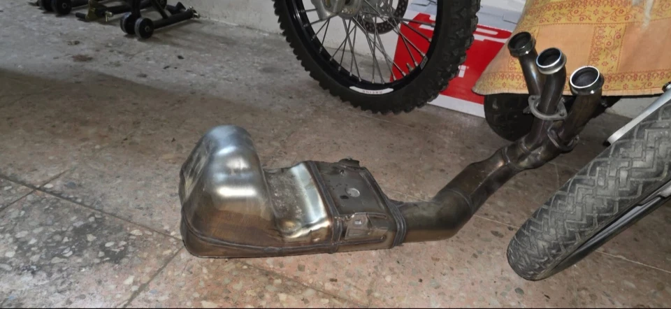 Scarico Originale completo yamaha Mt-09  2019/2024  - Immagine 4 di 4