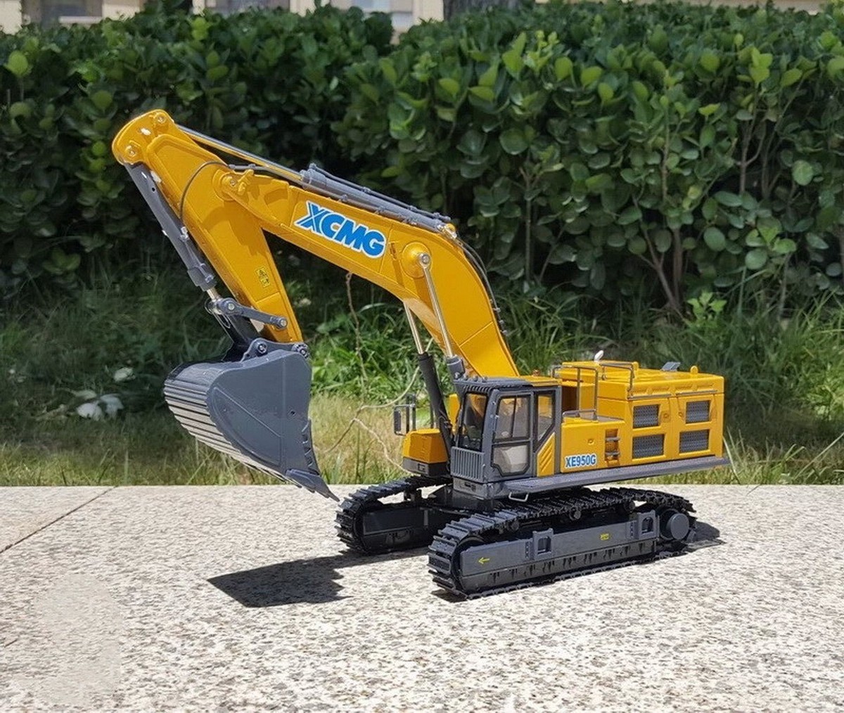 1/35 Scale XCMG XE950G Large Hydraulic Excavator Diecast Model Toy