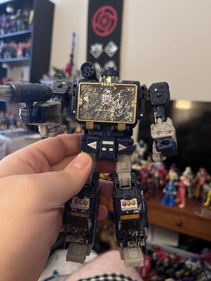 Hasbro Transformers Voyager Class WFC-S25 Soundwave Siege