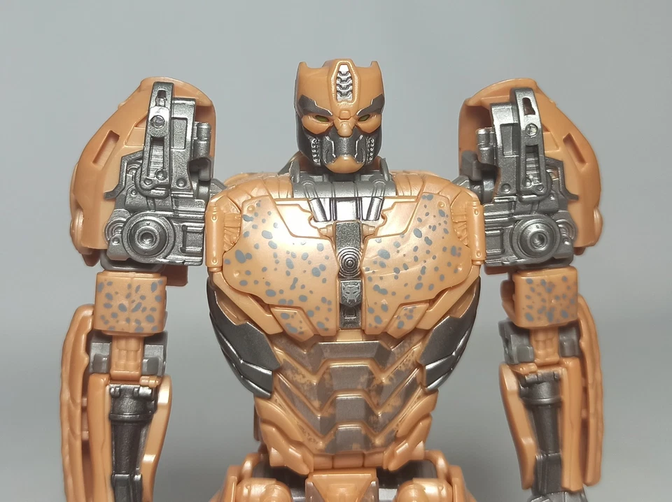 HASBRO 2023 TRANSFORMERS ROTB STUDIO SERIES 98 VOYAGER CHEETOR 100% COMPLETE - Image 3 of 4