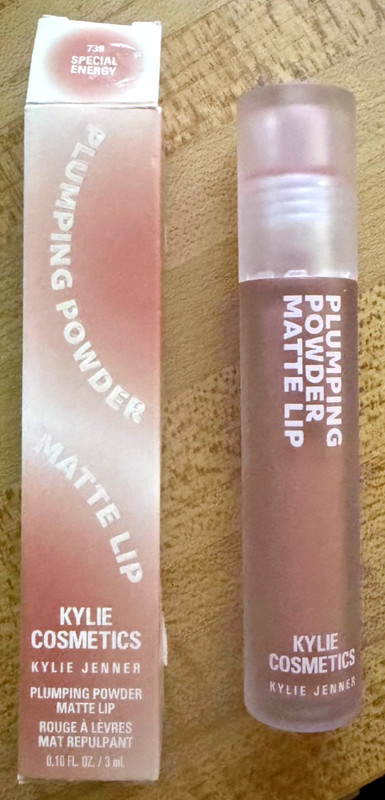 Kylie Cosmetics Plumping Powder Matte Lip in 739 Special Energy. NIB