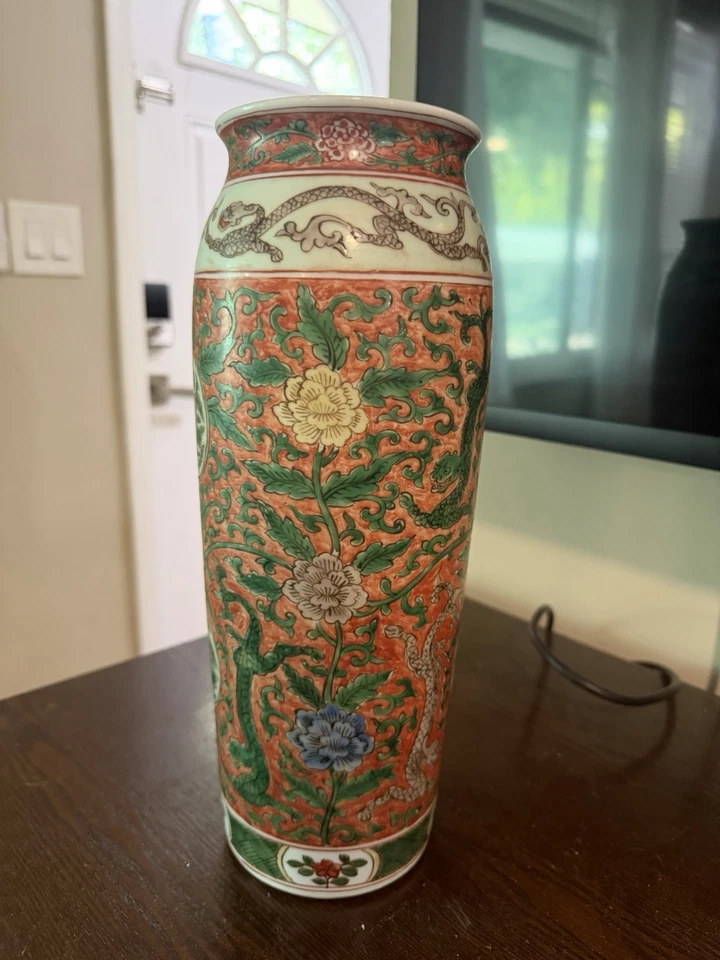 A Chinese Wucai 'Chilong' Sleeve Vase, 19th century or Earlier - Image 1 of 4