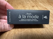 Younique Touch a La Mode Cream To Powder Luminizer, Benevolent Discontinued 