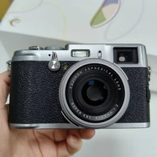 Fujifilm X100 12.3MP APS-C CMOS EXR 4x Zoom Digital Cam Fully Working