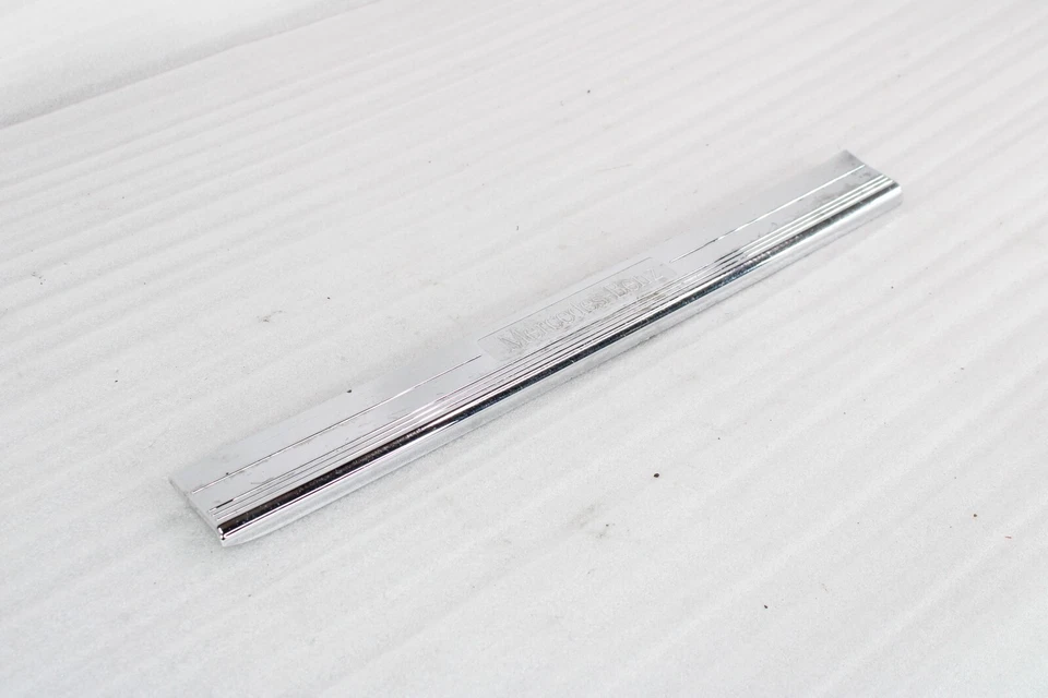 Alféizar de puerta delantera izquierda cromado Mercedes Benz CLS500 2006-2011 A219800135 Foto 3 de 4