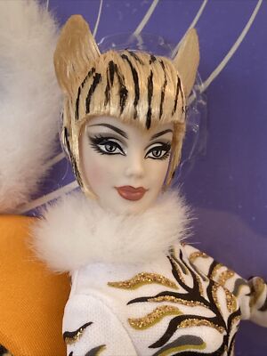 Mattel Barbie Doll LOUNGE KITTIES COLLECTION THE WHITE TIGER C2478