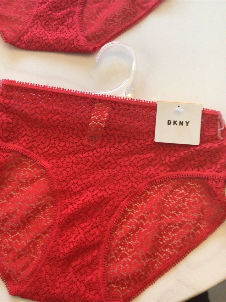 DKNY DOS BREIFS ENCAJE ROJO NUEVA TEMPORADA AMBOS POR £22 Tamaño pequeño Foto 2 de 4