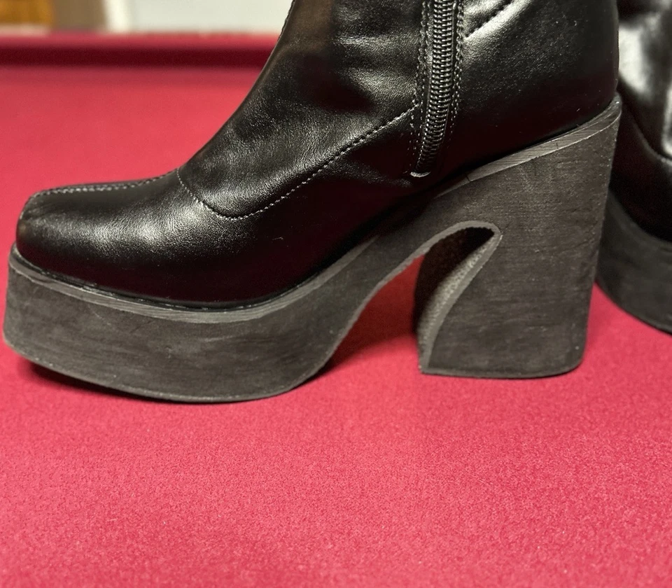 Wild Diva Platform Boots Black Faux Leather Goth Grunge Sz 8 Y2K 4” Chunky Heel - Image 4 of 4