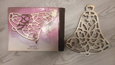 Vintage Wm. A. Rogers Oneida Silver Color Metal Bell Footed Trivet Hot Pad USA