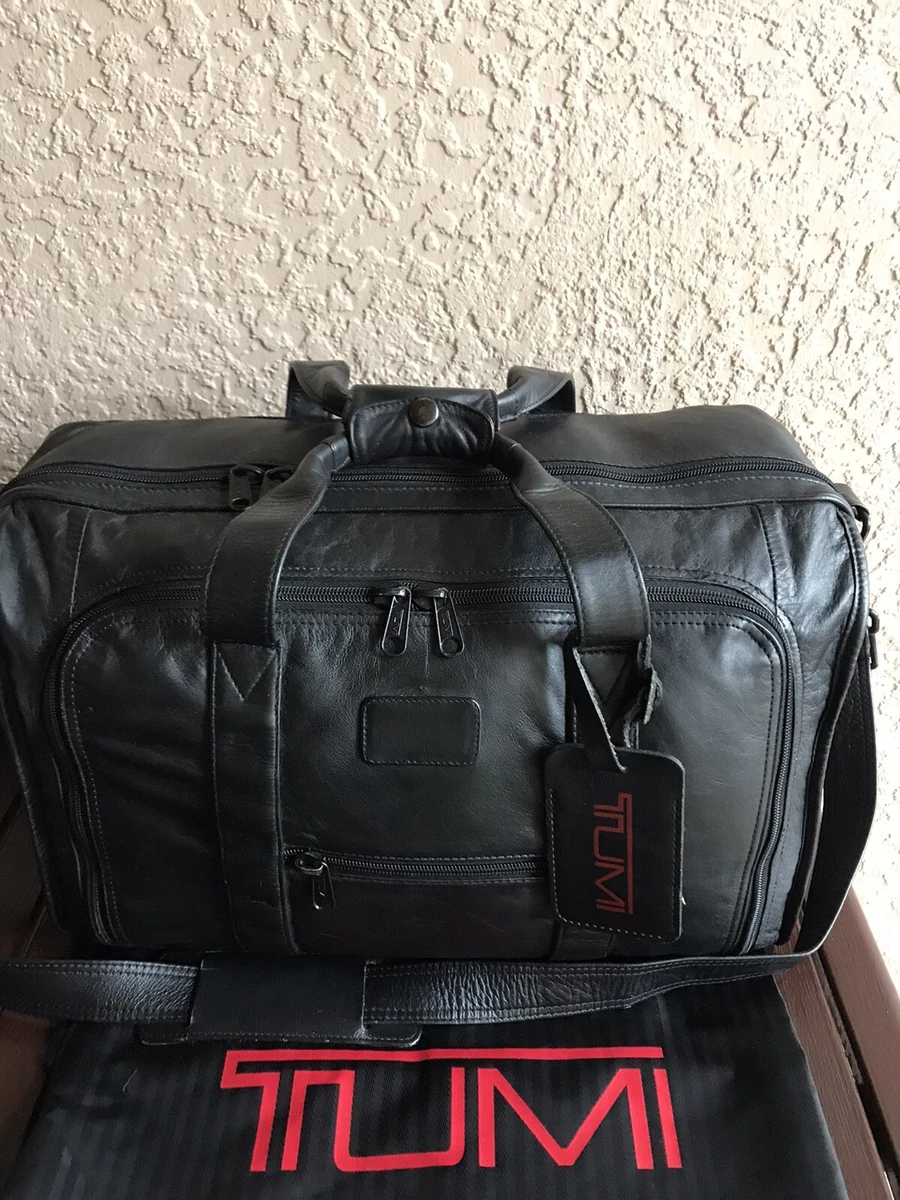 Tumi weekender 2024 duffel bag