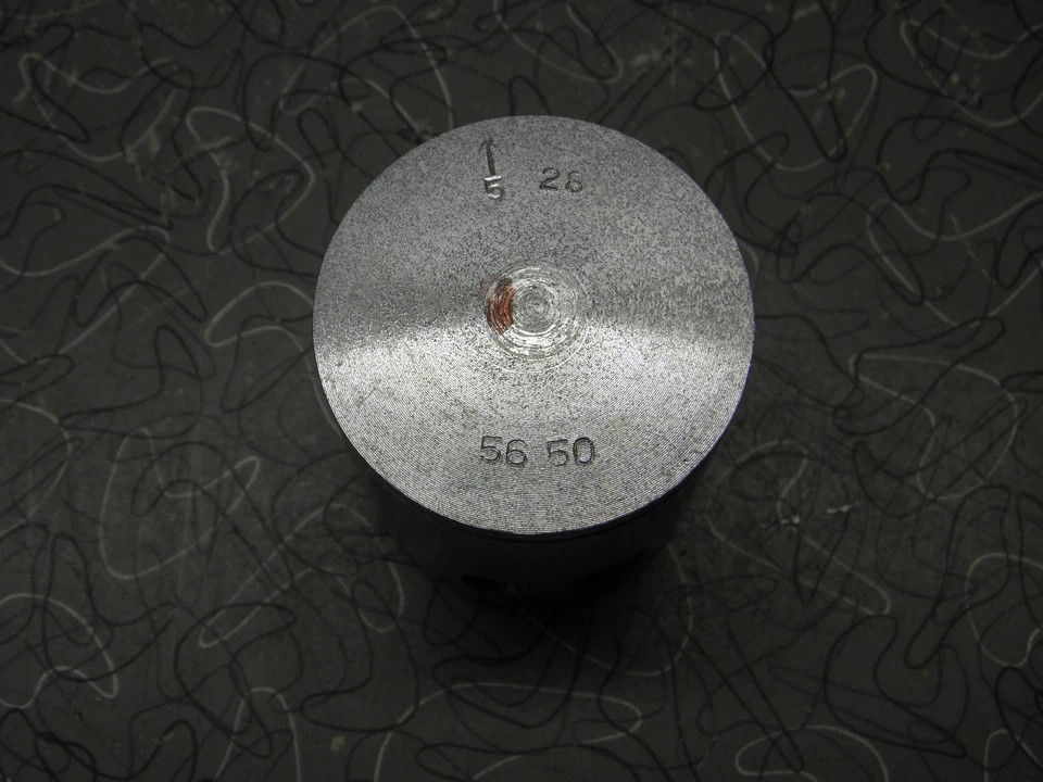 Pistón Yamaha AT2M MX Enduro 1972-73 NOS 2º sobre 318-11636-00 Foto 2 de 4