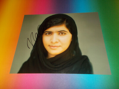 Malala Yousafzai Friedensnobelpreis signed signiert autograph Autogramm auf Foto