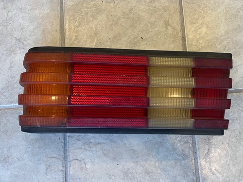 1981-1991 Mercedes-Benz 300SE/380SE/560SE W126 Passenger Taillight 1268201264R - Picture 1 of 4