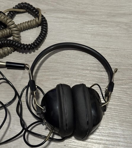 Vintage Veritas V-922 8 Ohms Stereo/Mono Headphones Old School with Extension