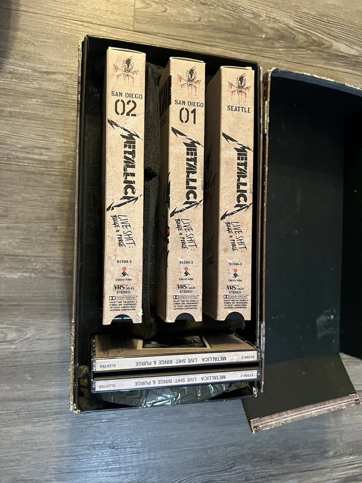 Metallica Live Shit Binge & Purge Box Set 3 VHS tapes Missing Book READ Foto 4 de 4