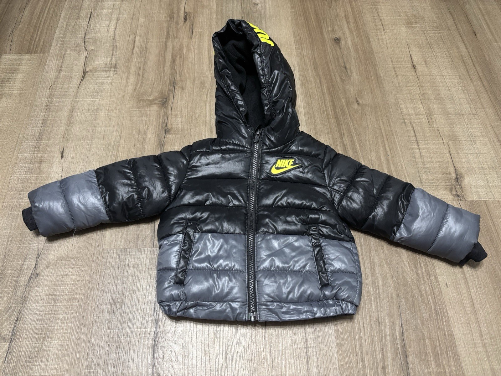 SACAI X NIKE Nike Cappotto Giubbotto Giubbotto Puffer Ragazzo Taglia 12 Mesi Just Do It Nero Grigio Verde