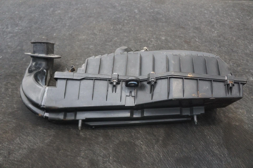 Caja de filtro de aire del motor OEM 996110021 Porsche 911 996 Carrera Cabrio 99-05 Foto 4 de 4