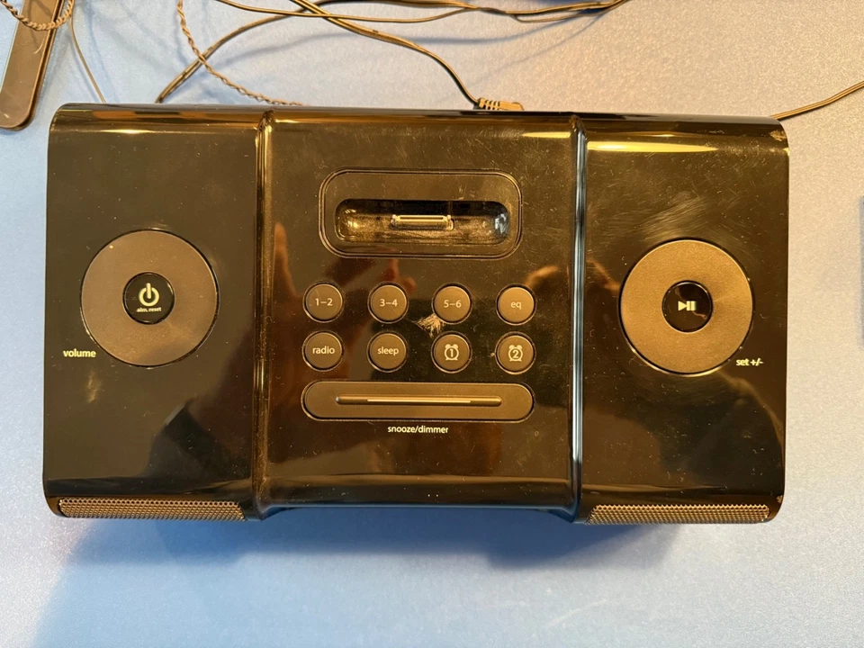 iHome iP9 iPodDocking Station Reloj AM FM Radio con Fuente Pwr y Control Remoto Foto 2 de 4