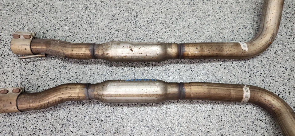 Ford Mustang GT 2011-2014 5,0 L sobre ejes tubos de escape OEM Foto 3 de 4