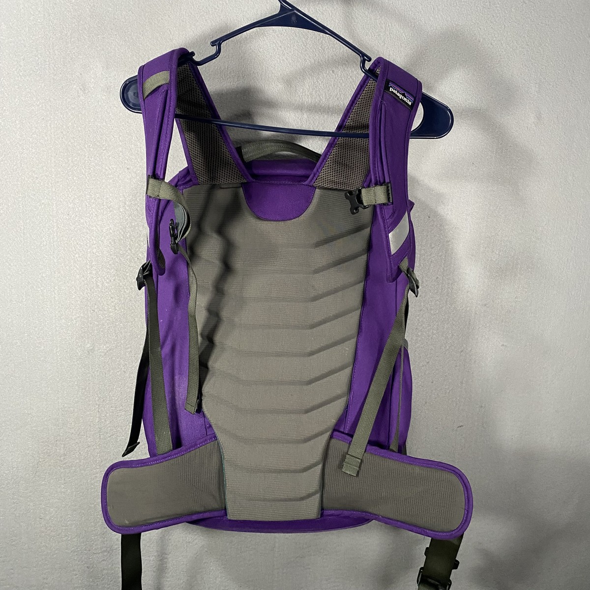 Patagonia critical massメッセンジャーバッグパープルグレー Patagonia Critical Mass 22L Daypack Commuter Backpack Bag