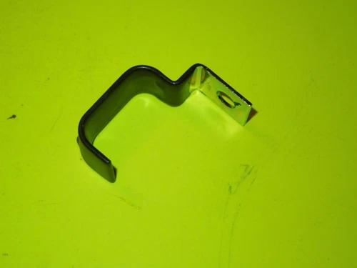 1 NOS OEM Harley Davidson (Double Hoses) Return and Vent Lines Clip P/N 10069