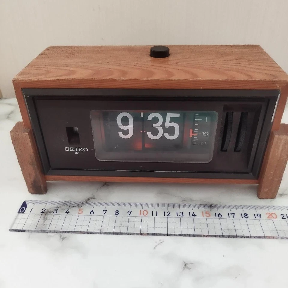 SEIKO Flip Clock Wood Case Vintage 1970s Rare Retro Alarm Desk Clock Working - Image 4 of 4