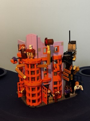 LEGO Harry Potter Diagon Alley Weasleys' Wizard Wheezes 76422 834pcs 8+