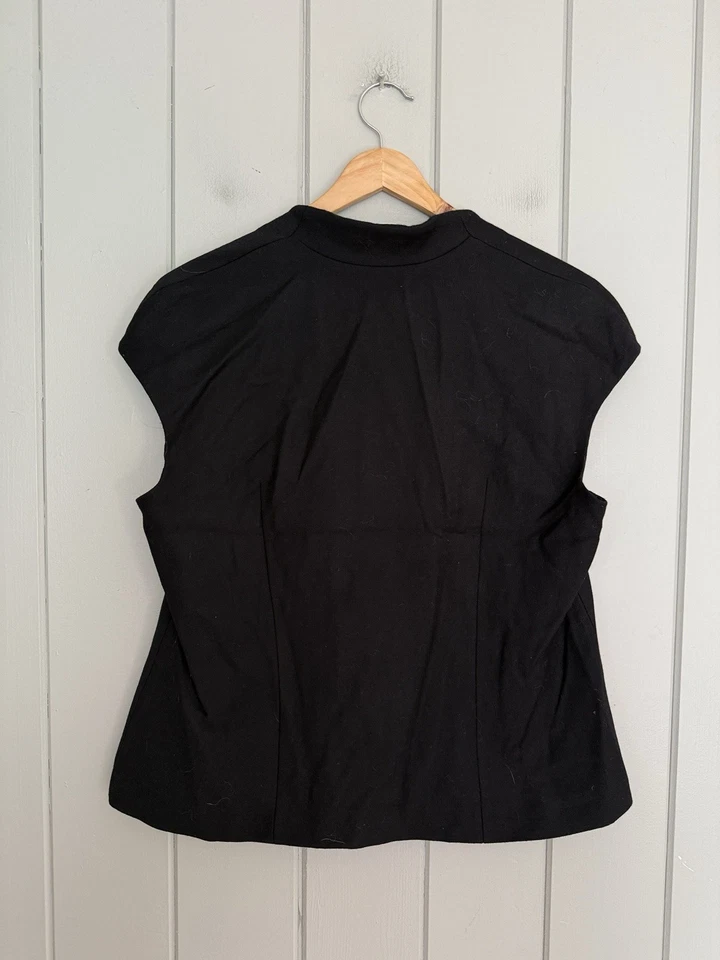 Cárdigan Suéter Granate Hill Pequeño Firma Eco Lana Merino Floral Negro Blanco Foto 3 de 4